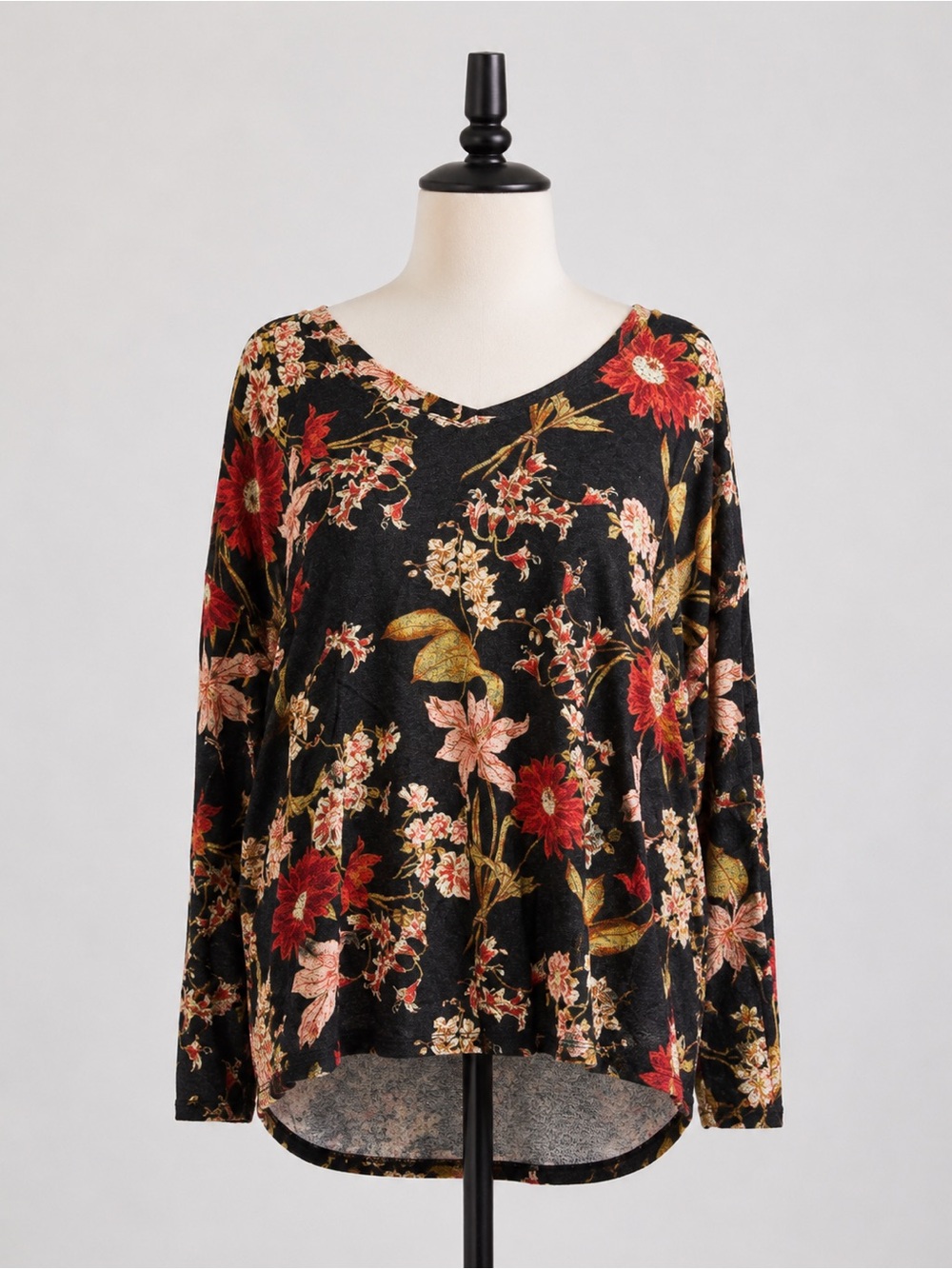 Floral High-Low Top – Women’s XL – Black Long Sleeve Boho Blouse by Well Worn